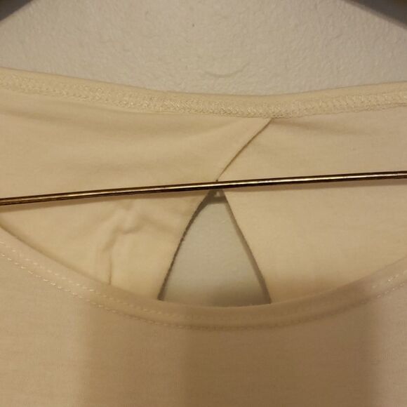 - Onzie flow top size small. - Picture 3 of 5